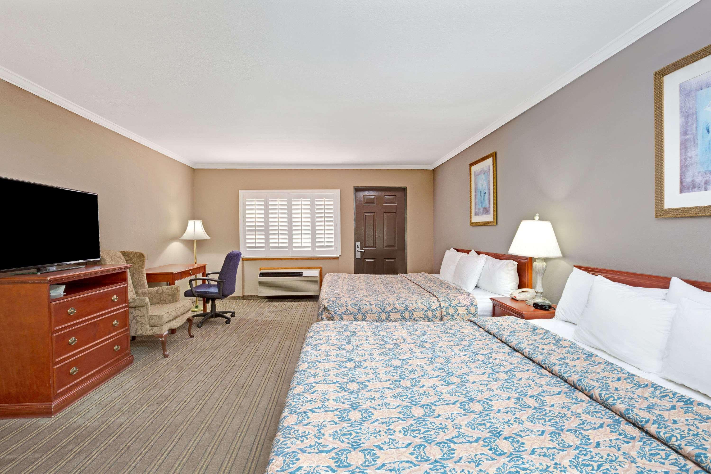 Days Inn By Wyndham West Covina Exterior foto