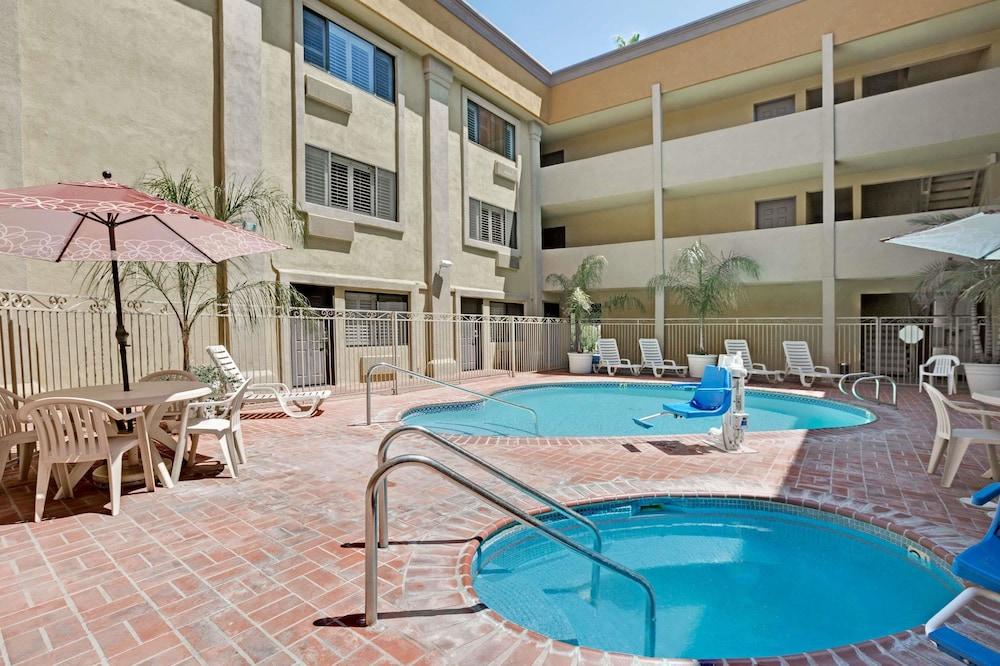 Days Inn By Wyndham West Covina Exterior foto